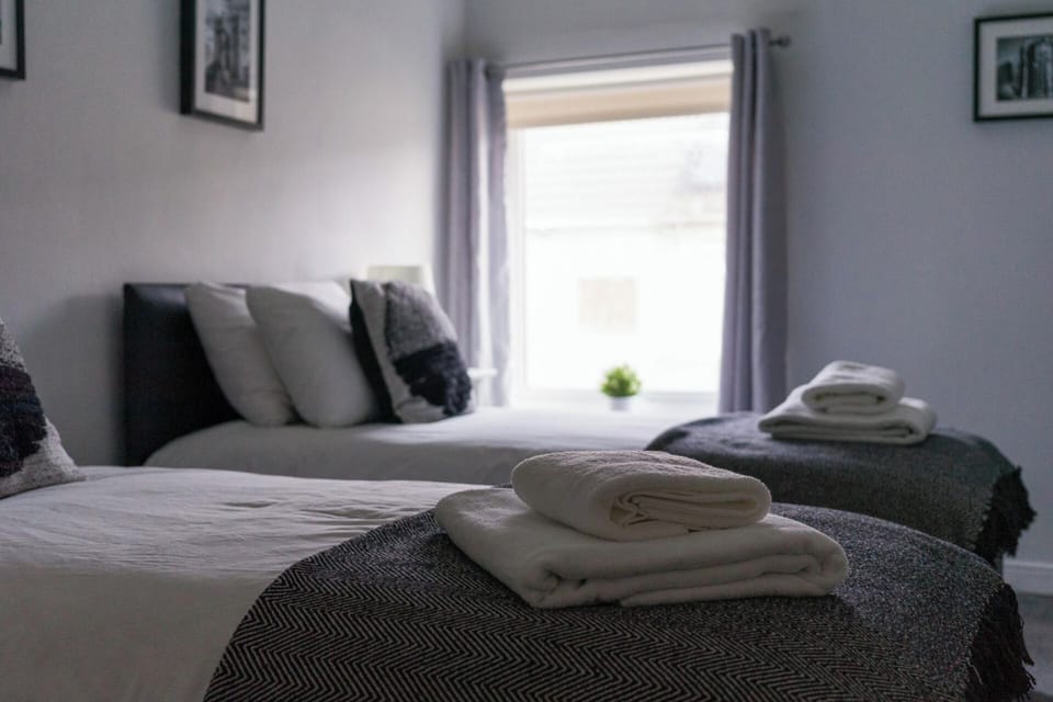 Chestnut House - Sleeps 4 - Pet Friendly - Parking House in Ashington