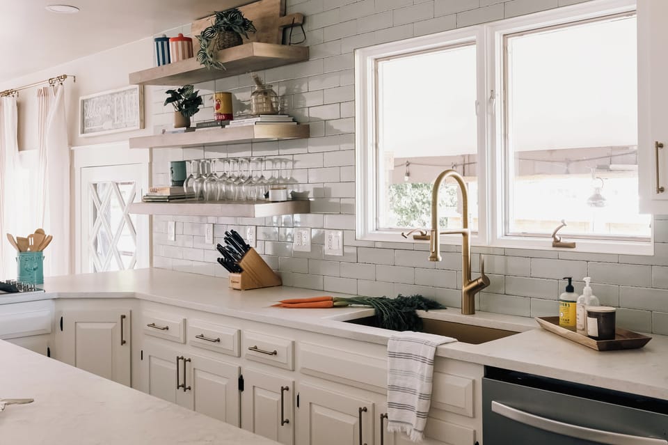 From coffee to cocktails, this kitchen’s got you covered.