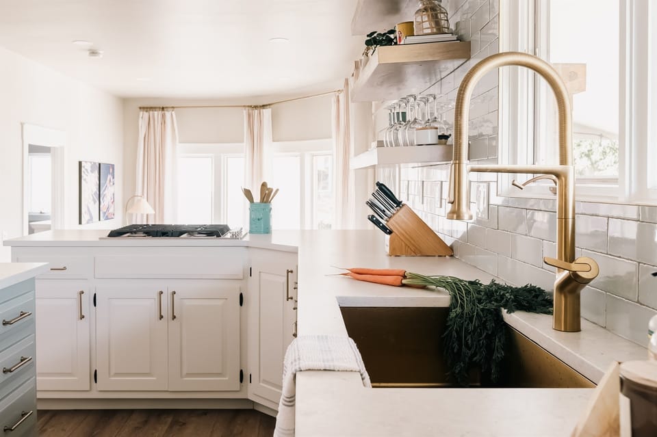 From coffee to cocktails, this kitchen’s got you covered.