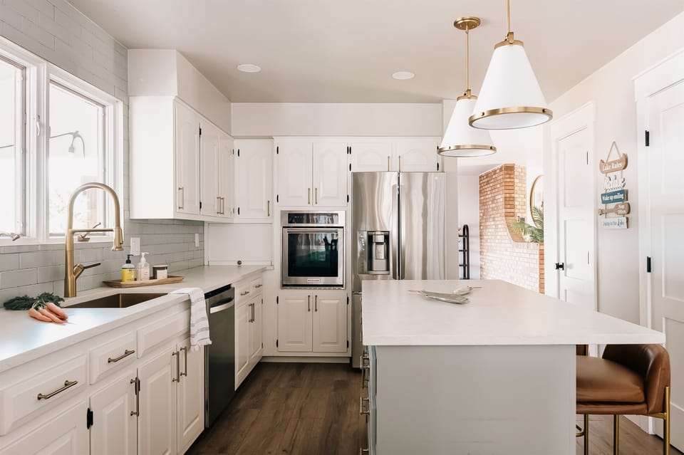 From coffee to cocktails, this kitchen’s got you covered.