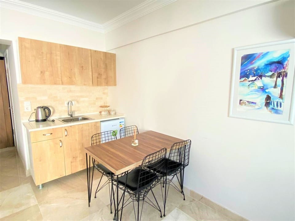 Family Room | Individually decorated, individually furnished, desk, laptop workspace
