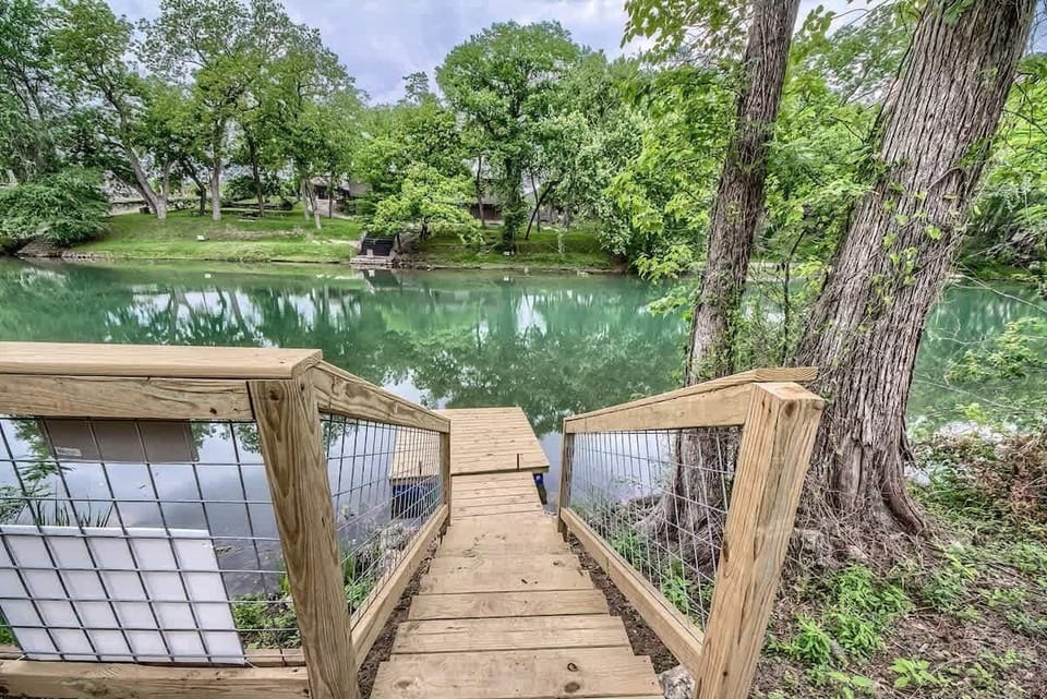 New Steps and floating dock added May of 2024!