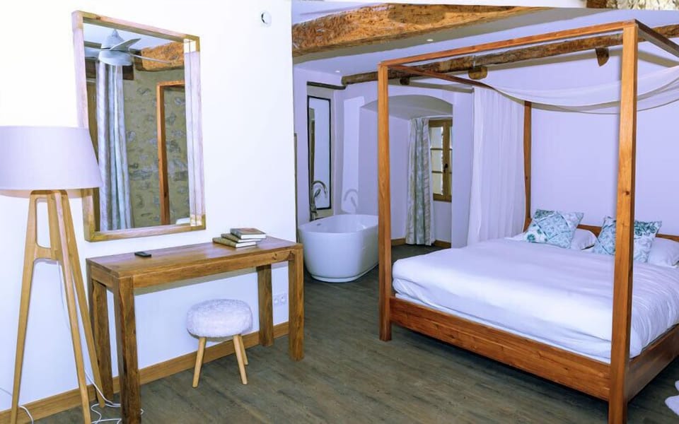 Apartment (4) | 2 bedrooms, premium bedding, memory foam beds, iron/ironing board