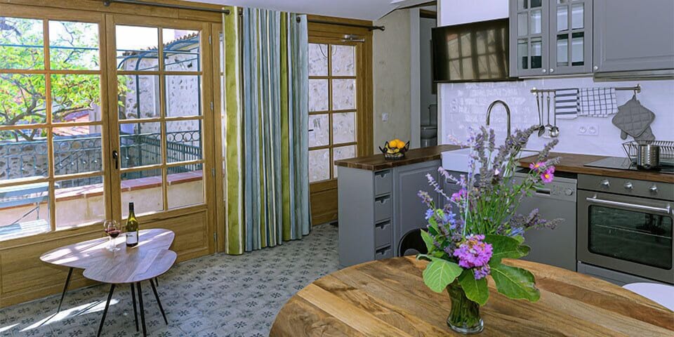 Apartment (1) | Private kitchen | Fridge, microwave, oven, stovetop