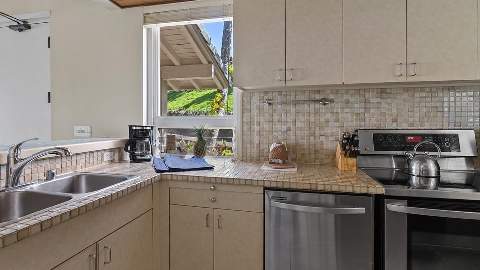 Kapalua Bay Villas #12G5 - Fully Equipped Kitchen - Parrish Maui