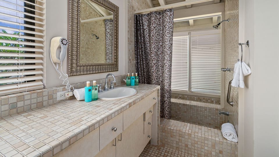 Kapalua Bay Villas #15G5 - Master Bedroom Suite Bath - Parrish Maui
