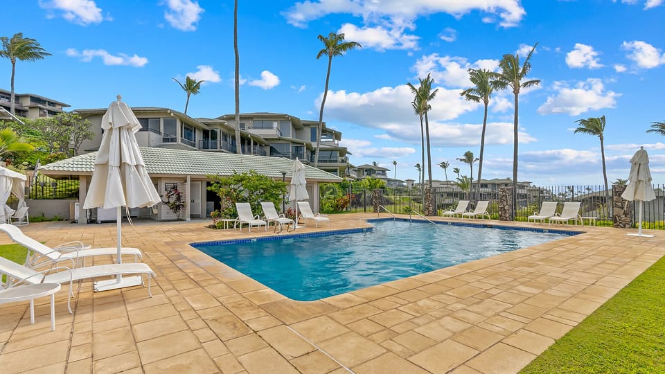 Kapalua Bay Villas - Oceanfront Pool Deck - Parrish Maui