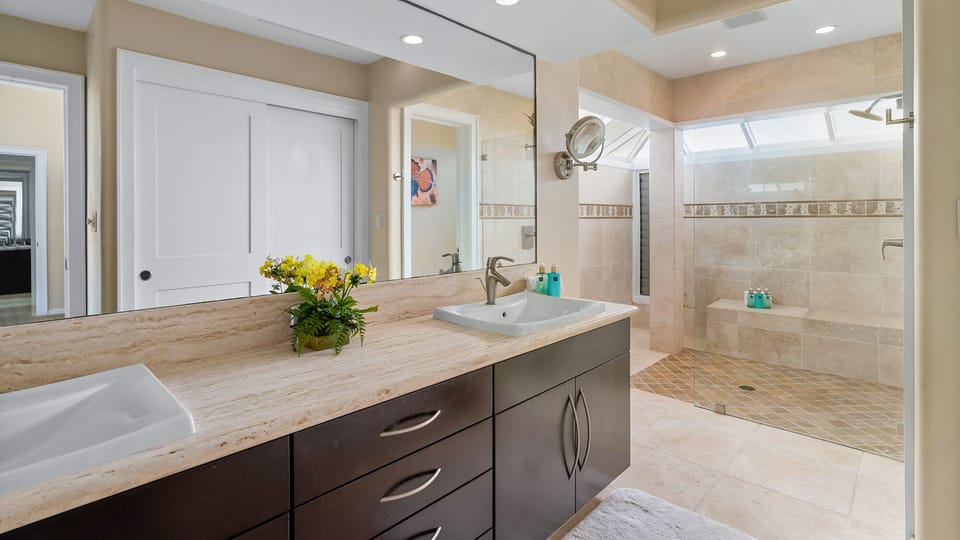 Kapalua Bay Villas #21B2 - Guest Bedroom Suite Bath & Shower - Parrish Maui