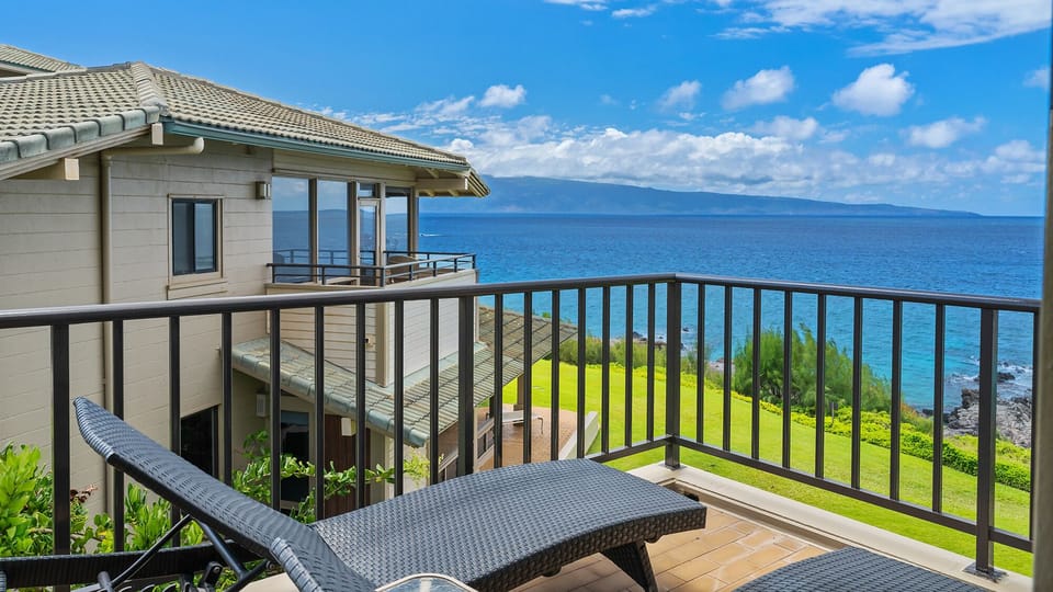 Kapalua Bay Villas #21B2 - Ocean View Guest Bedroom Suite Lounging Lanai - Parrish Maui