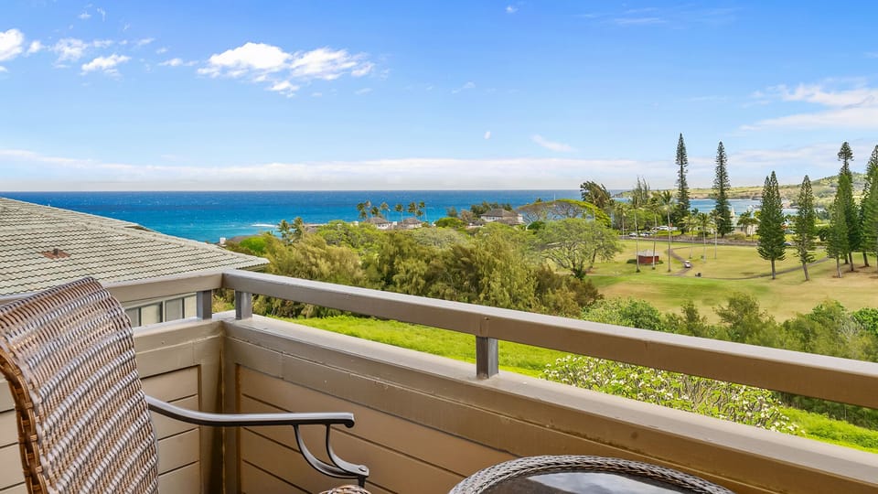 Kapalua Ridge Villas #611 - Master Bedroom Suite Ocean View - Parrish Maui