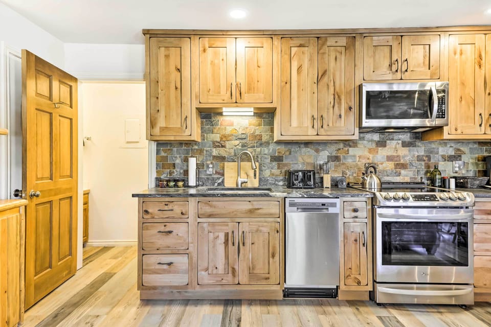 Kitchen | Cooking Basics | Toaster | Ice Maker | Water Filter | Main Floor