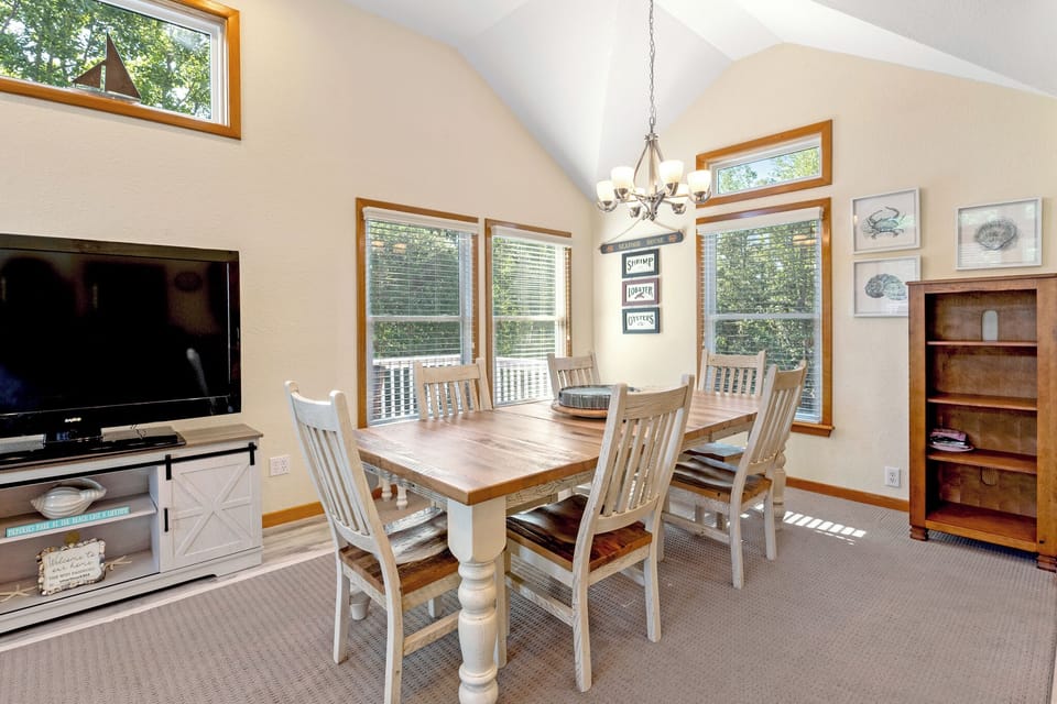DU107: Chillax | Top Level Dining Area