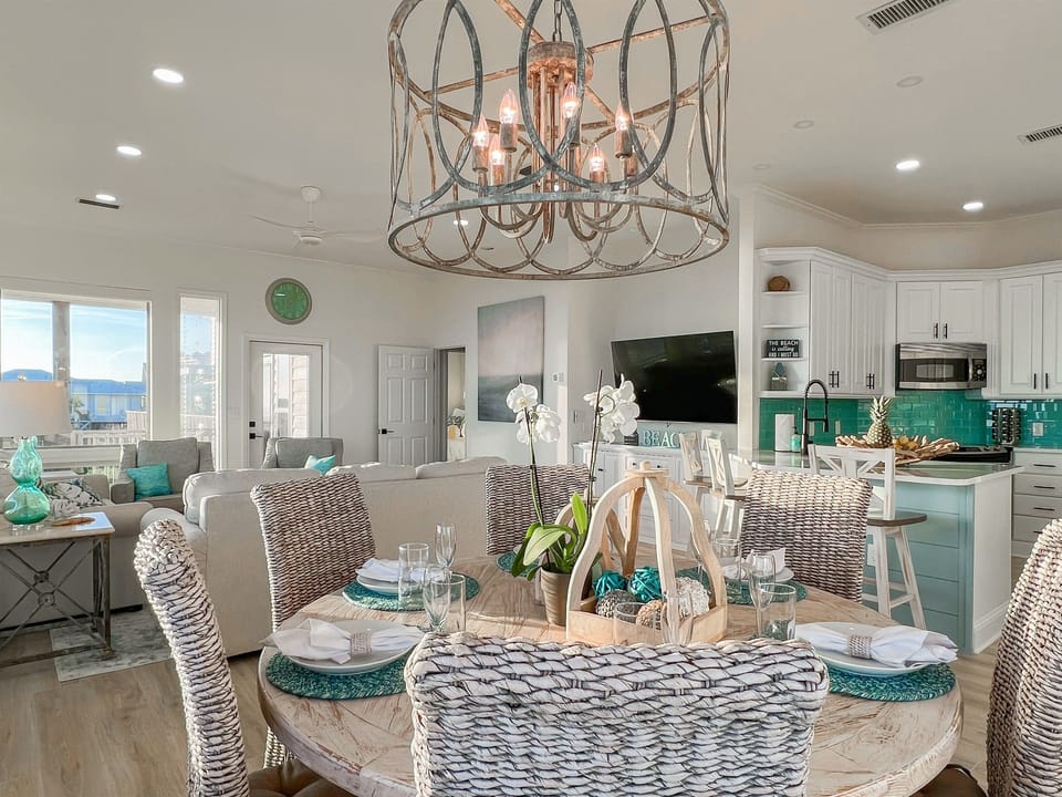 "Spacious and immaculate, stunning sunsets, fully equipped kitchen..." - Ashley, 2022
