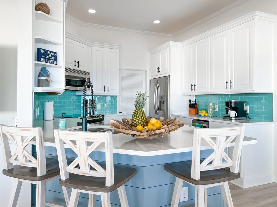 ...and with seating for 3, it's the perfect breakfast spot.
