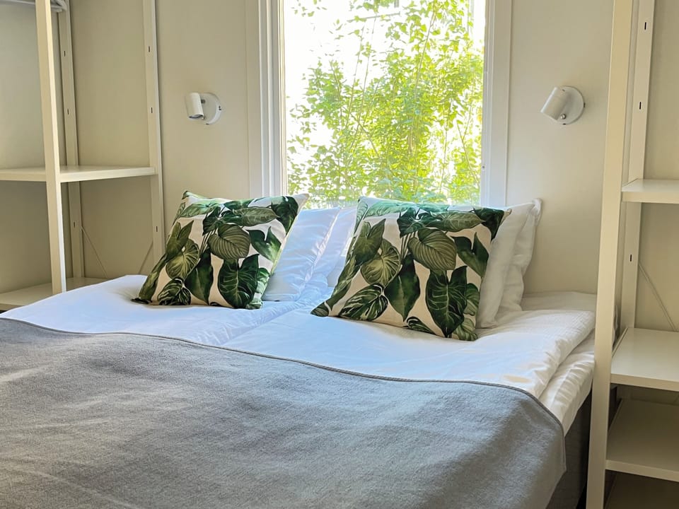 Standard Cabin | Desk, blackout drapes, free WiFi, bed sheets