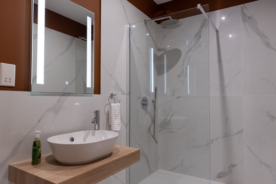 Queen Room | Individually decorated, desk, iron/ironing board, free WiFi