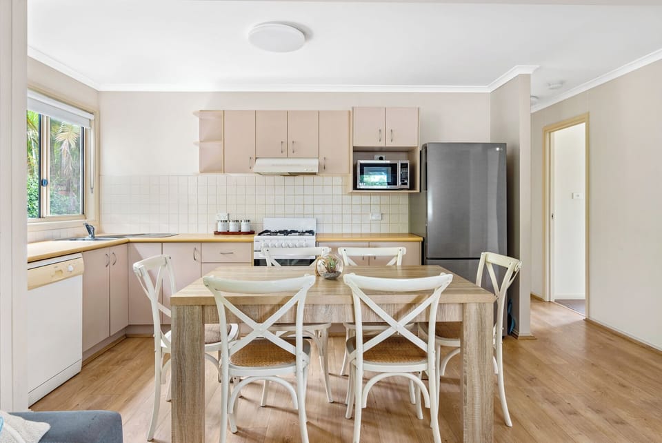 Four-Bedroom House | Private kitchen | Microwave, toaster