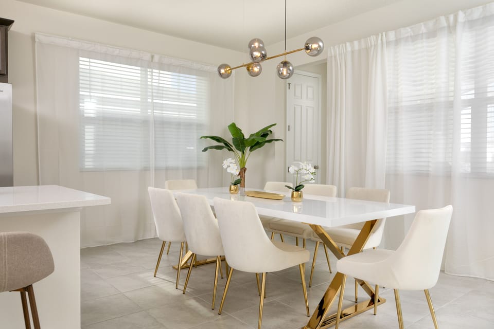 The perfect space for family meals - calm and comfortable.