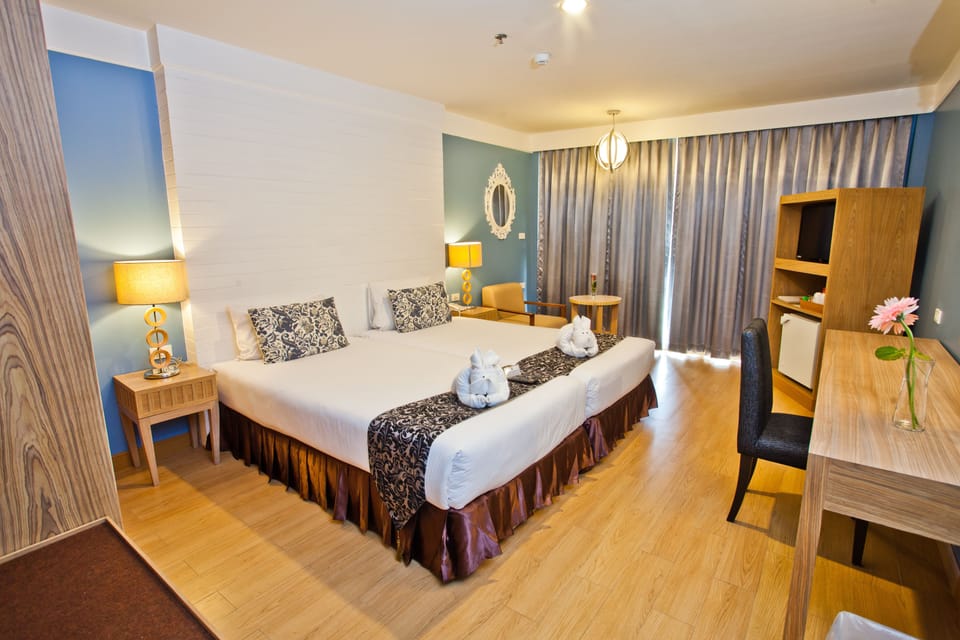 Deluxe Room | Minibar, in-room safe, soundproofing, free cribs/infant beds
