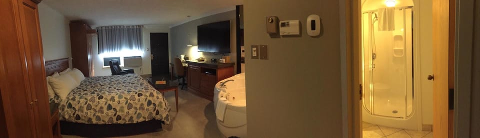 Avalanche  Suite, 1 King Bed, Jetted Tub  | Premium bedding, in-room safe, desk, laptop workspace
