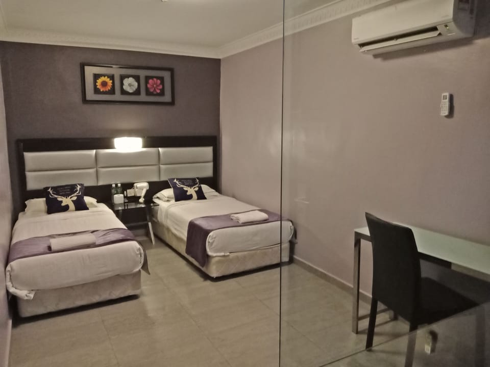 Superior Twin | Desk, iron/ironing board, free WiFi, bed sheets