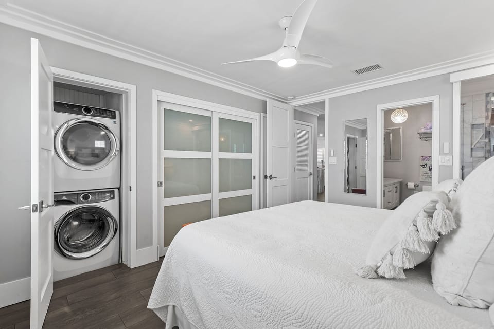 Guest bedroom with washer and dryer