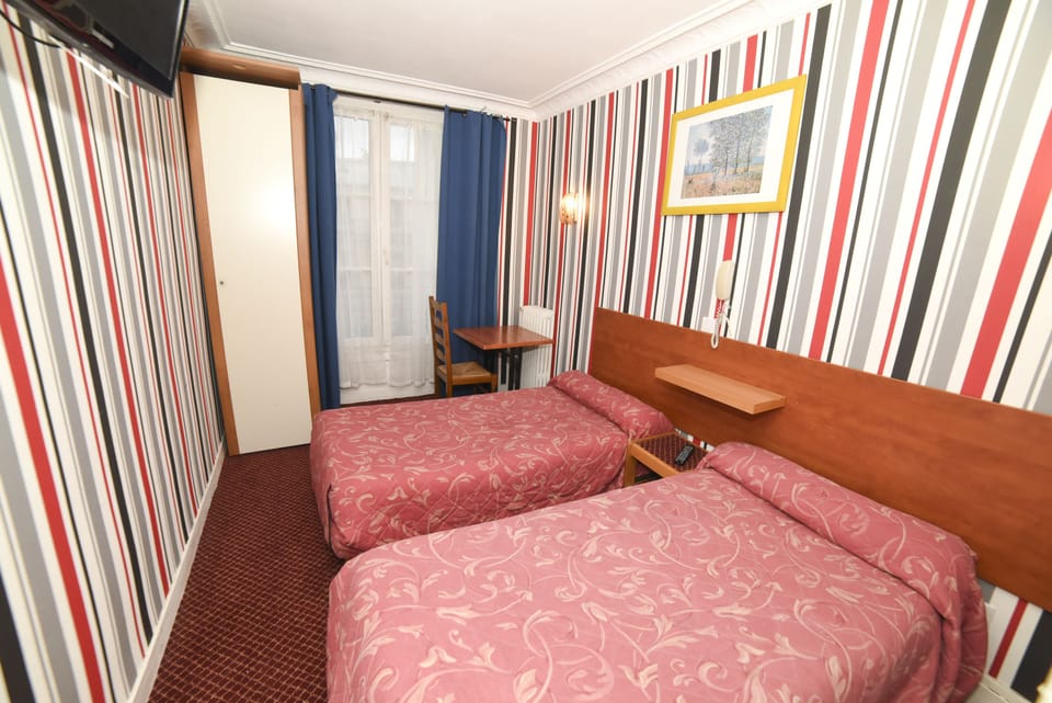 Family Quadruple Room, 2 Double Beds | Soundproofing, iron/ironing board, free cribs/infant beds, free WiFi