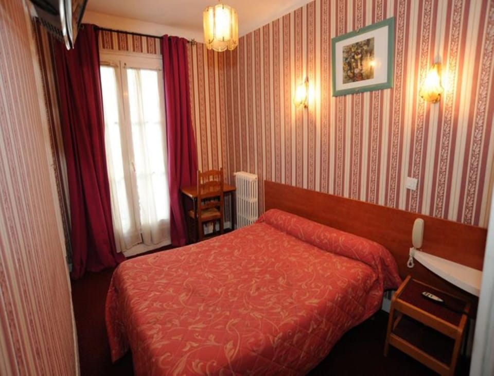 Double Room | Soundproofing, iron/ironing board, free cribs/infant beds, free WiFi