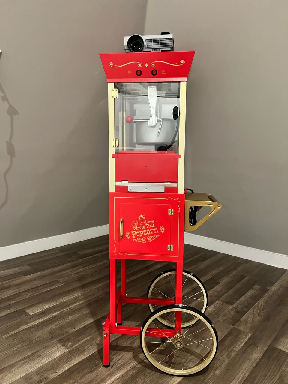 Popcorn machine! Kernels and popcorn bags provided