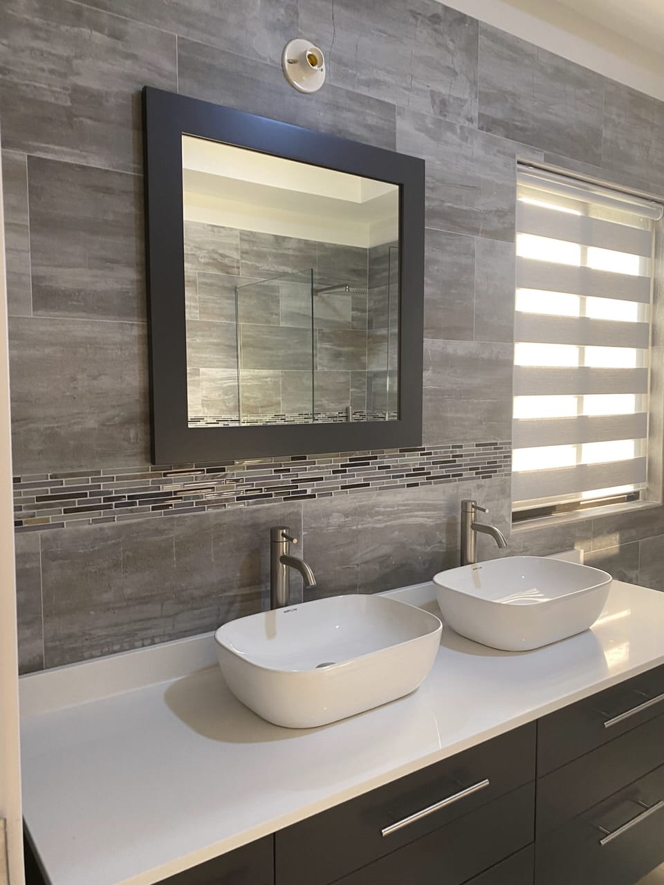 Master bedroom en-suite bathroom