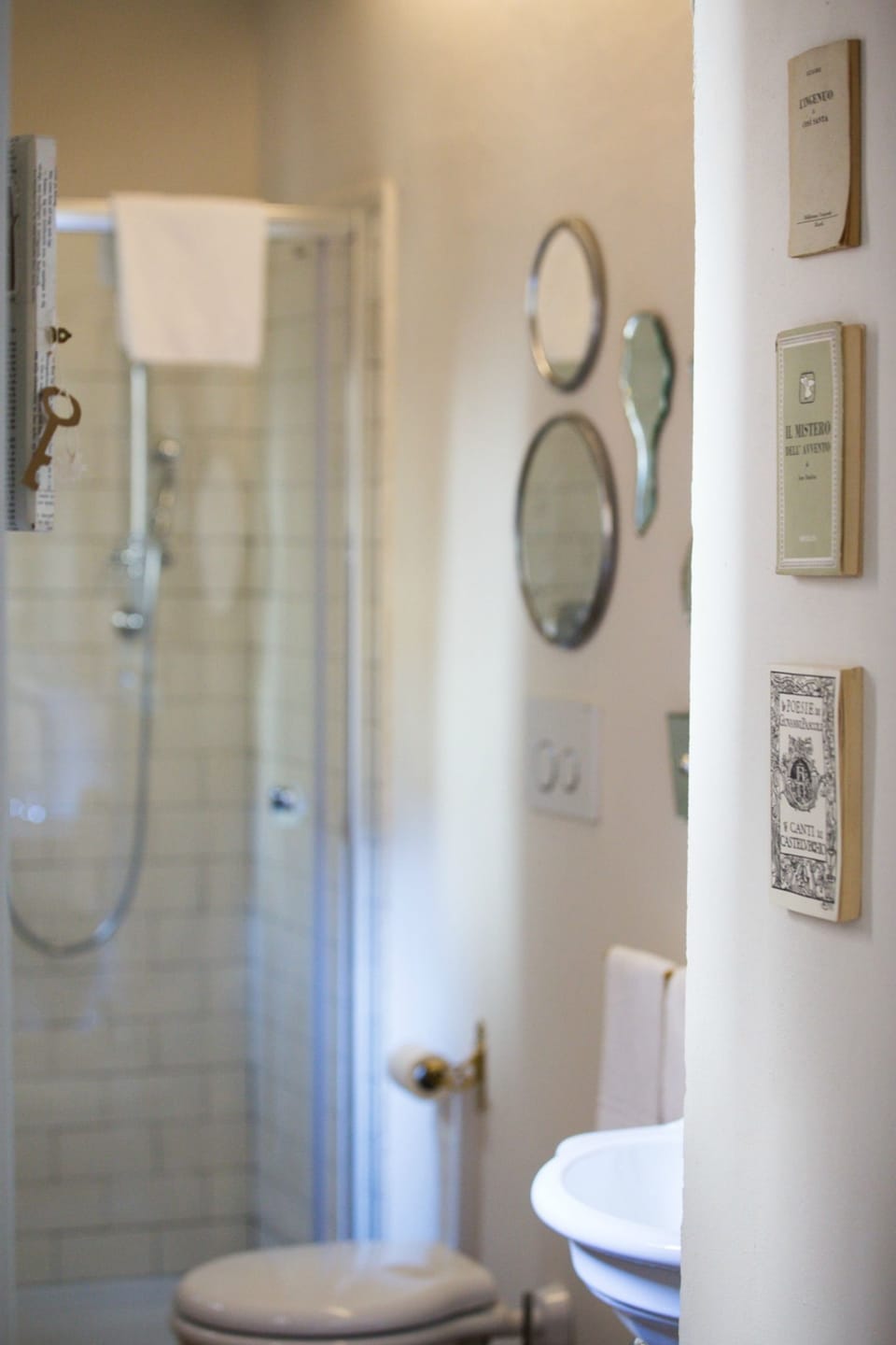 Superior Double Room | Bathroom | Shower, free toiletries, hair dryer (on request), bathrobes