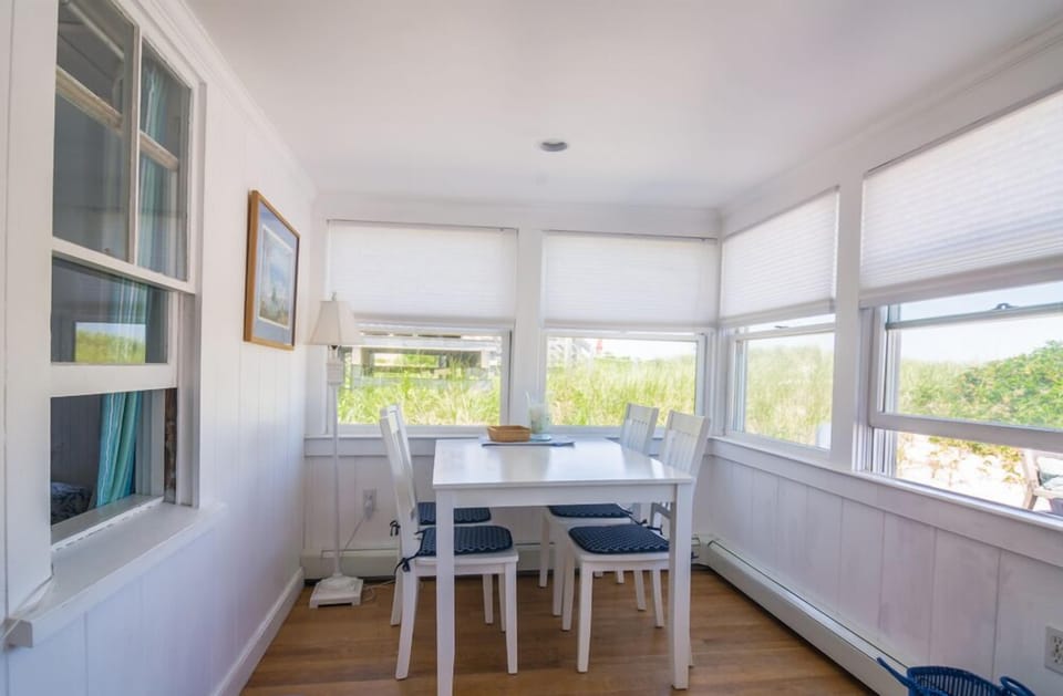 Dining Area - 219 North Shore Boulevard - Beach Life