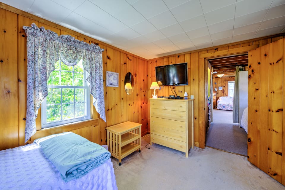 Twin bedroom- 4 Salt Marsh Road
