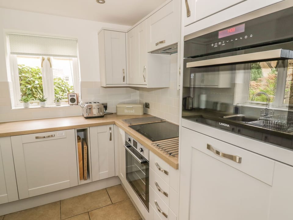 Fridge, dishwasher, cookware/dishes/utensils