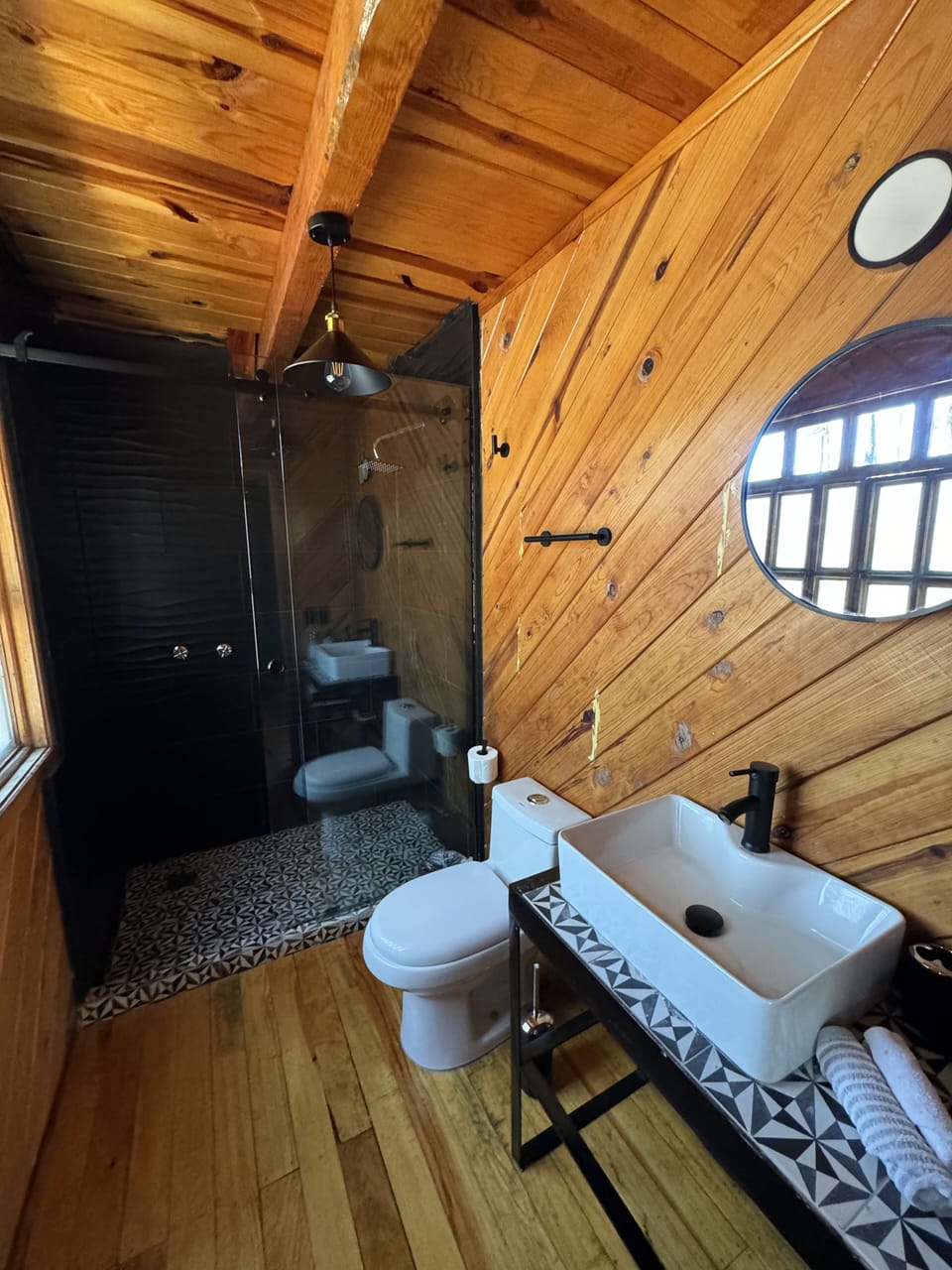 Junior Cabin | Bathroom | Shower, hair dryer, towels, soap