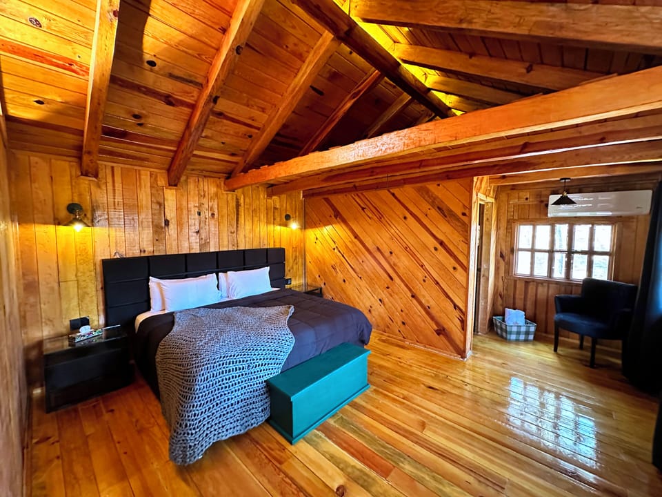 Junior Cabin | Individually furnished, iron/ironing board, free WiFi, bed sheets