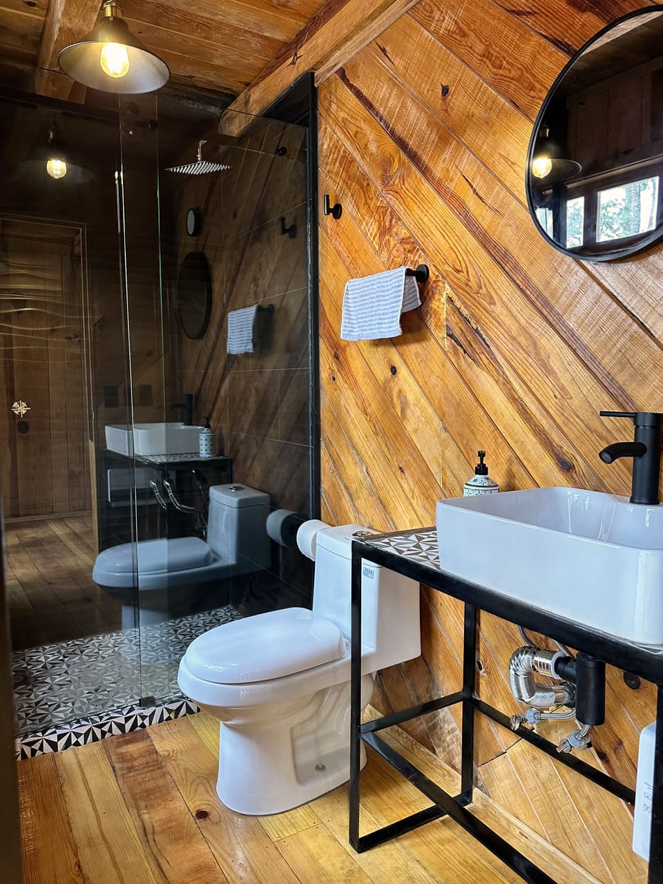 Individually furnished, iron/ironing board, free WiFi, bed sheets
