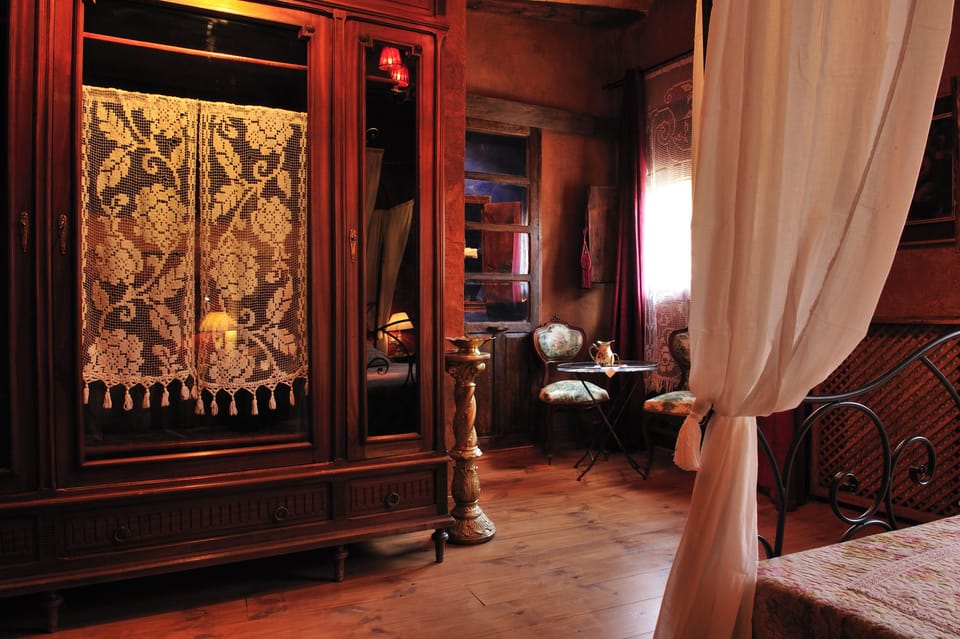 Blackout drapes, free WiFi