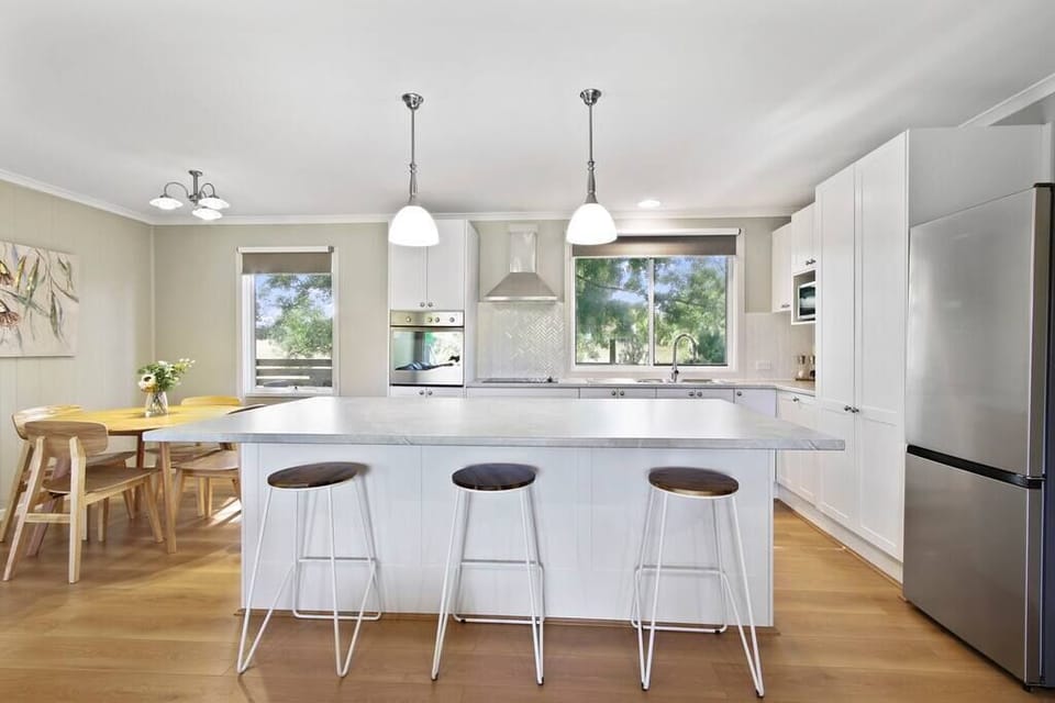 Brand new Kitchen and 3 stools.