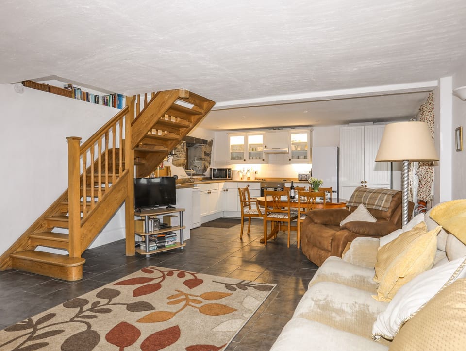 Cottage | Living area | Fireplace