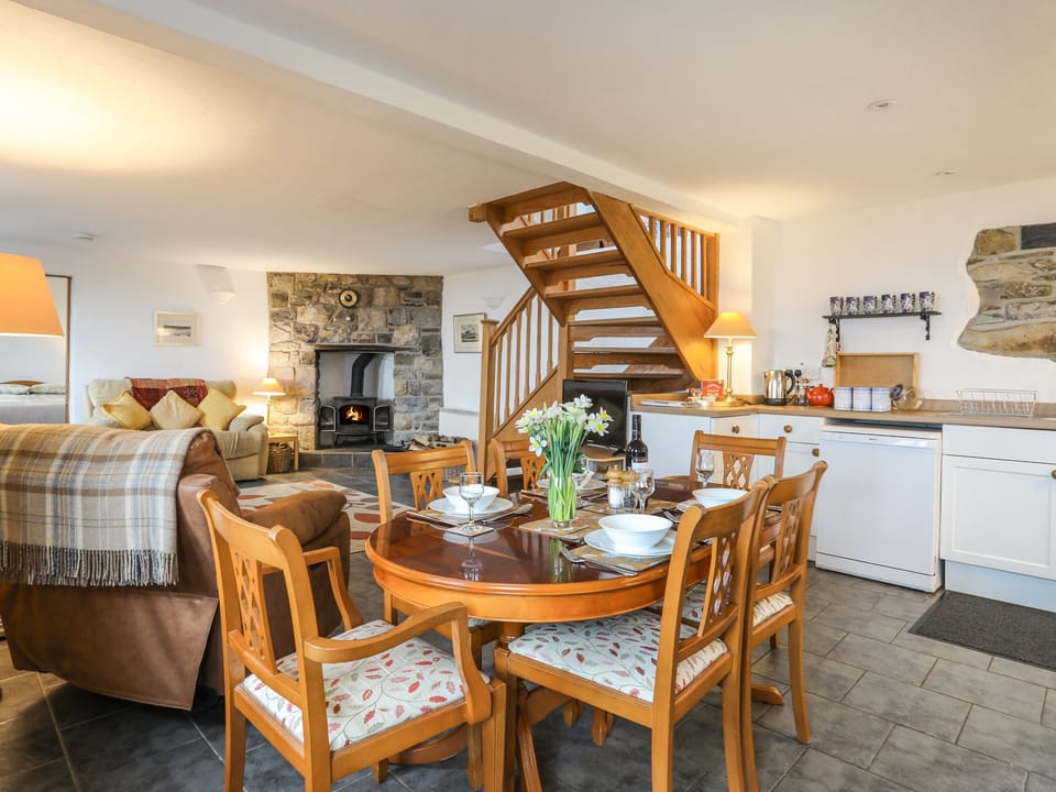 Cottage | Dining