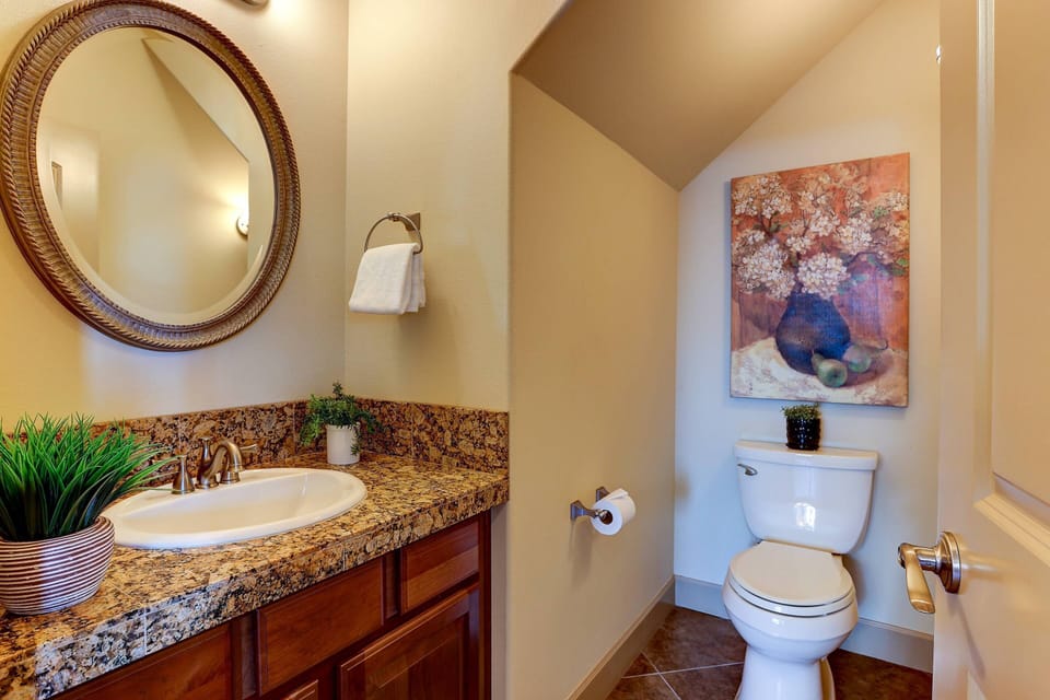 "House was spacious, well-appointed, and conveniently located for us. There were enough bathrooms for everyone and plenty of personal space" - Kathryn