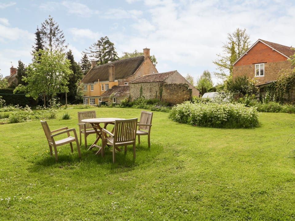 Cottage | Outdoor dining