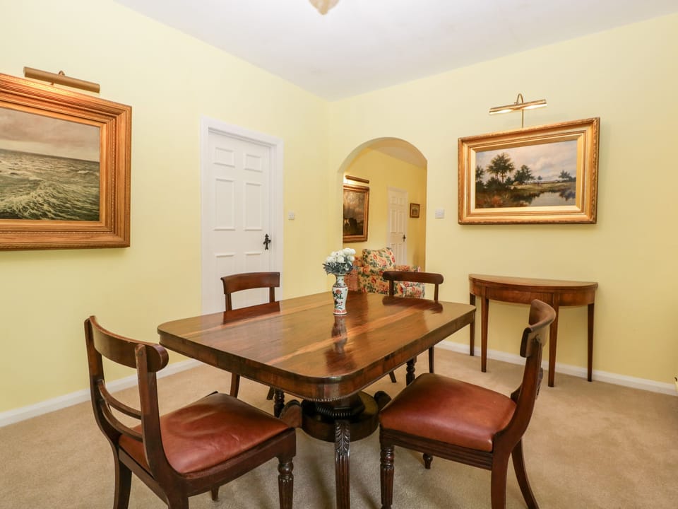 Cottage | Dining