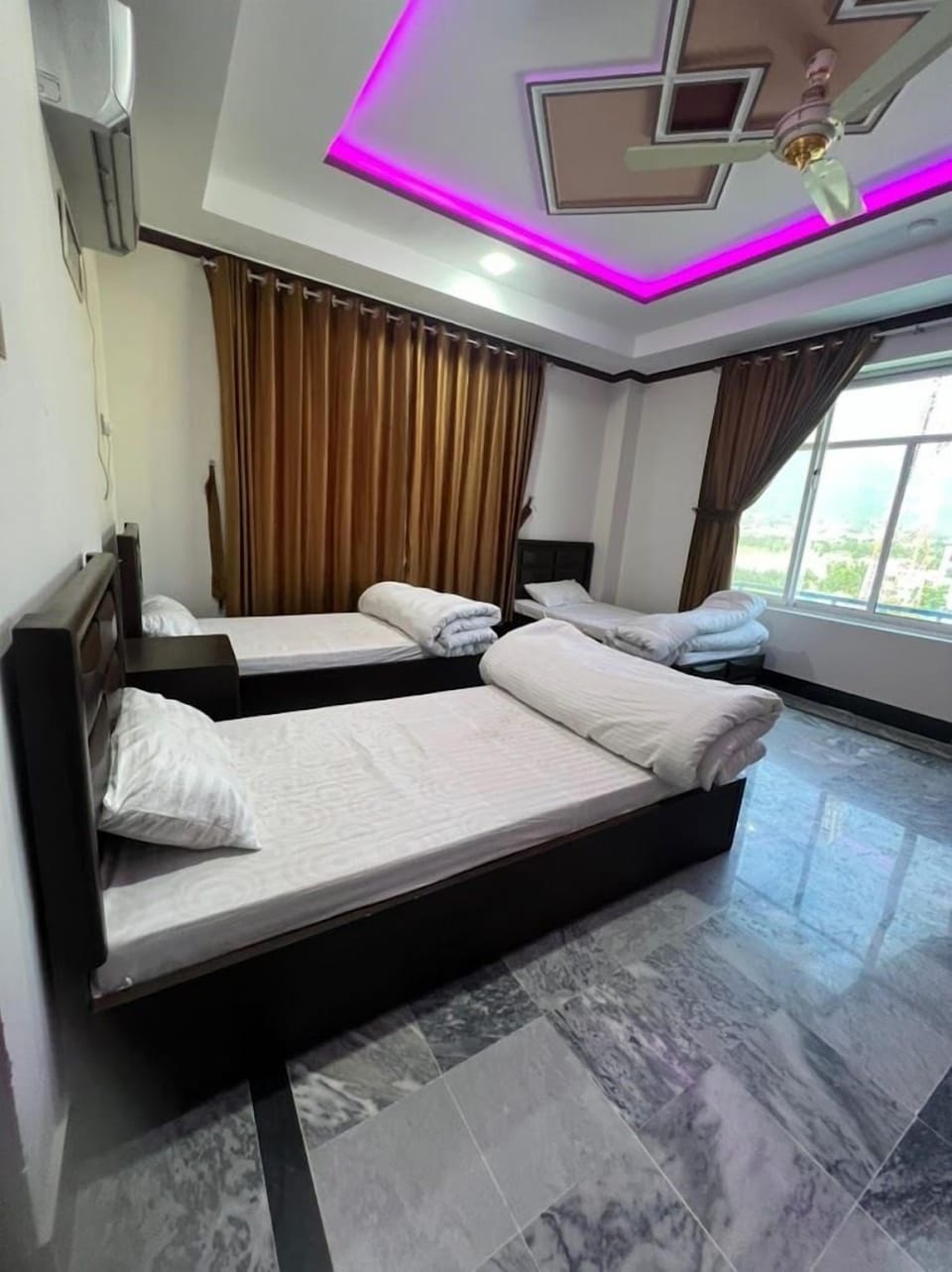 Desk, laptop workspace, WiFi (free), individually furnished