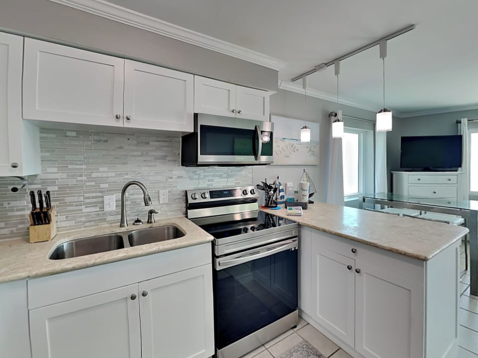 Fully Equipped Kitchen with Stainless Steel Appliances