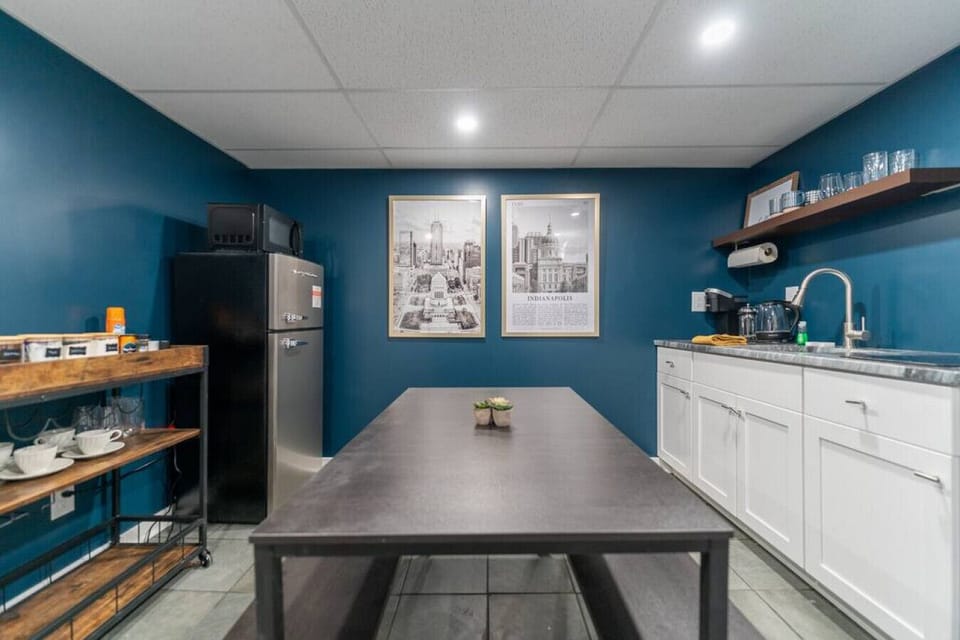 Fully equipped eat in kitchen for you to cook meals or to enjoy your takeout!