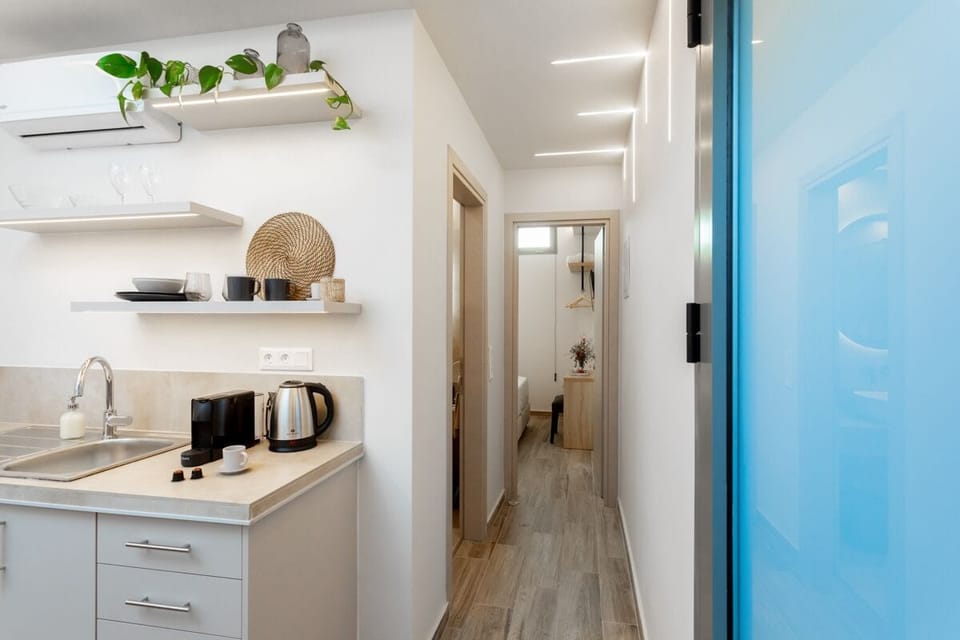 Nest Semi-Basement Apartment | Laptop workspace, soundproofing, iron/ironing board, free WiFi
