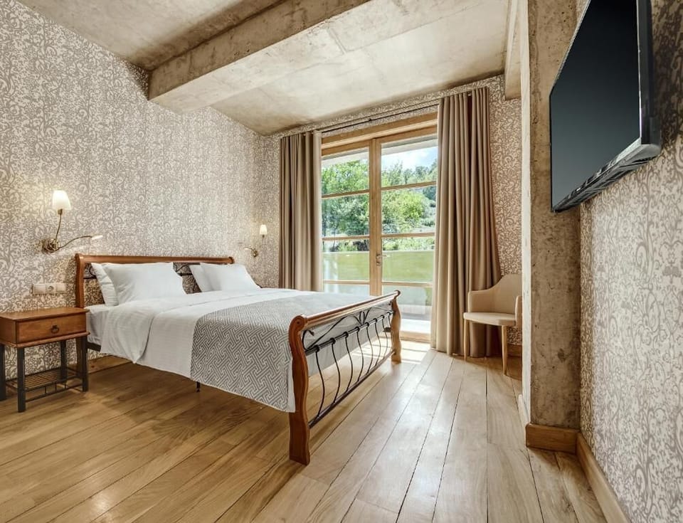 Superior Room | Hypo-allergenic bedding, minibar, in-room safe, blackout drapes