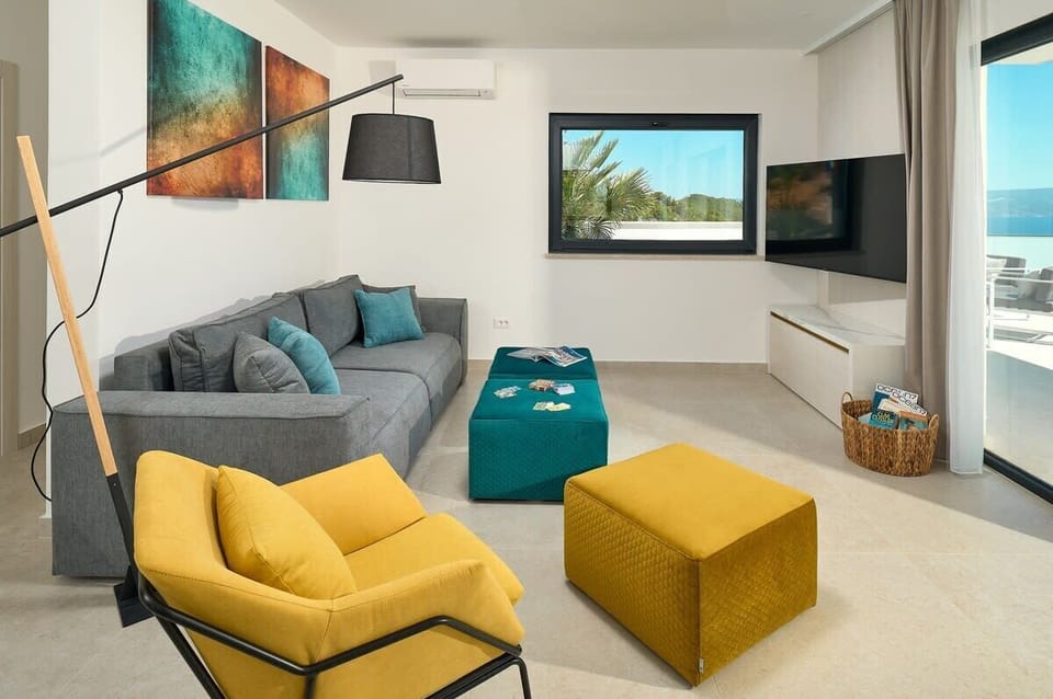 65 inch TV, surround soundbar with subwoofer. A cozy place to play games, read a book, watch TV or listen to music. The large sliding glass doors connect interior and exterior. 